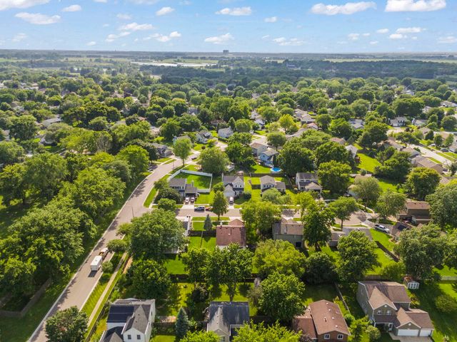 2S111 Waltham Court, Warrenville, IL 60555