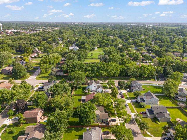 2S111 Waltham Court, Warrenville, IL 60555
