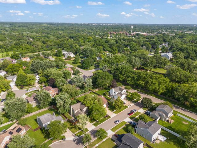 2S111 Waltham Court, Warrenville, IL 60555