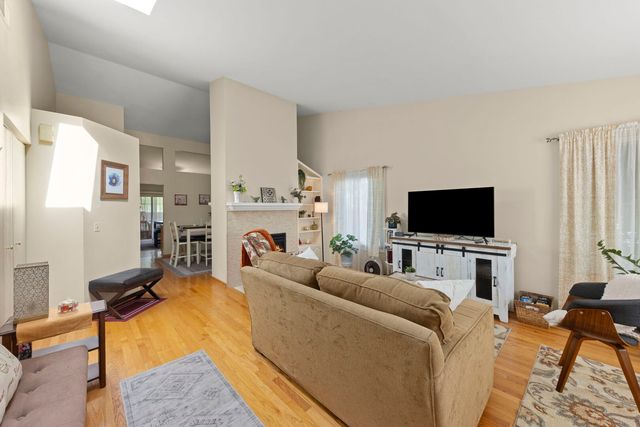 2S111 Waltham Court, Warrenville, IL 60555