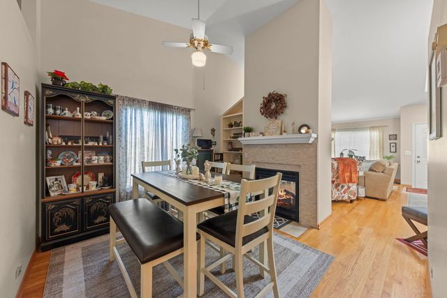 2S111 Waltham Court, Warrenville, IL 60555
