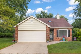 2S111 Waltham Court, Warrenville, IL 60555