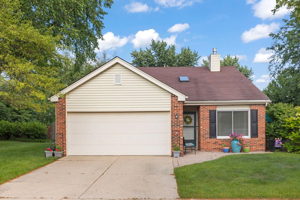 2S111 Waltham Court, Warrenville, IL 60555