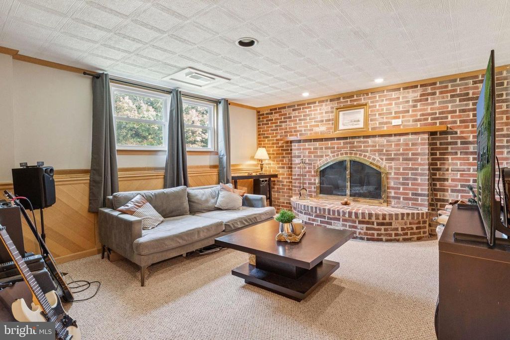6200 GILSTON PARK RD, Catonsville, MD 21228