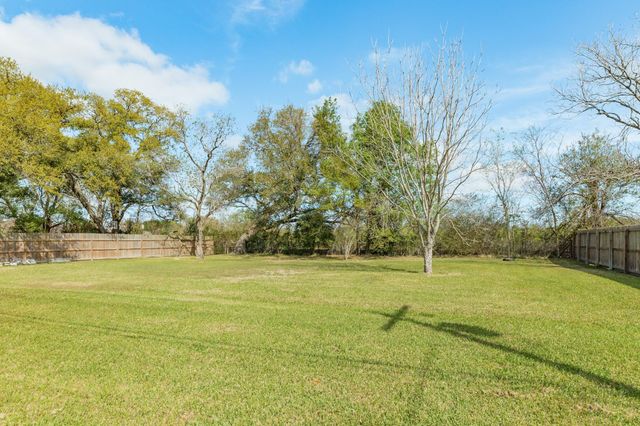 1100 Western Avenue, Angleton, TX 77515