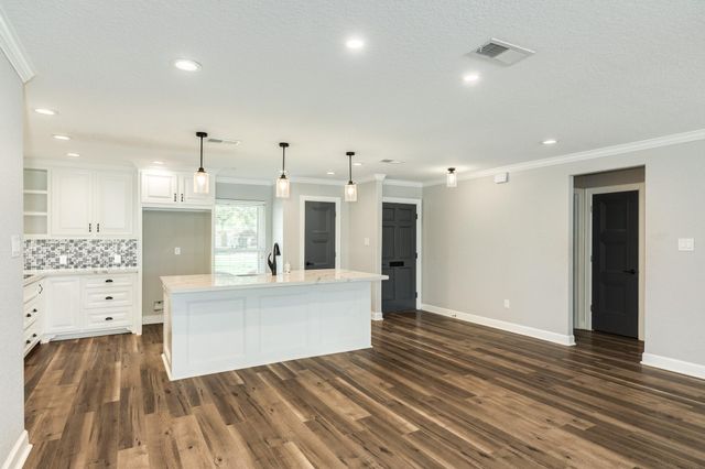 1100 Western Avenue, Angleton, TX 77515