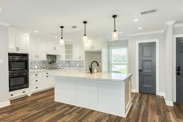 1100 Western Avenue, Angleton, TX 77515