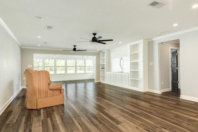 1100 Western Avenue, Angleton, TX 77515