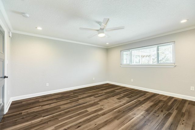 1100 Western Avenue, Angleton, TX 77515