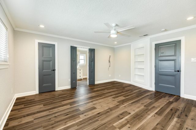 1100 Western Avenue, Angleton, TX 77515