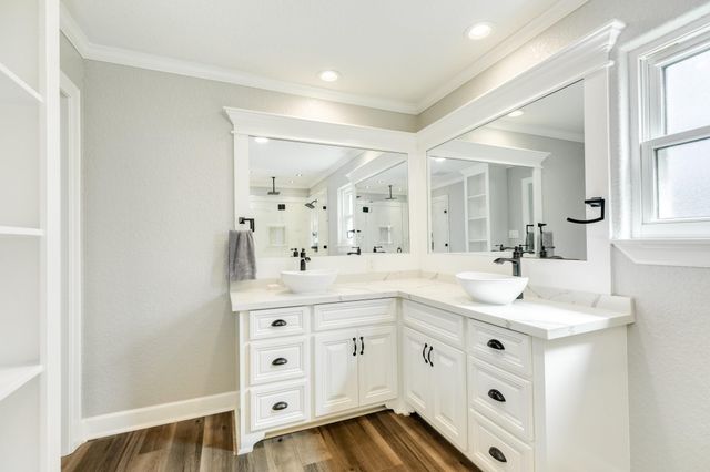 1100 Western Avenue, Angleton, TX 77515