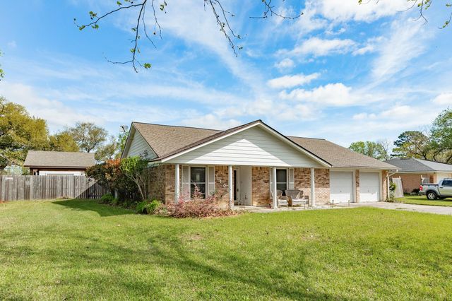 1100 Western Avenue, Angleton, TX 77515