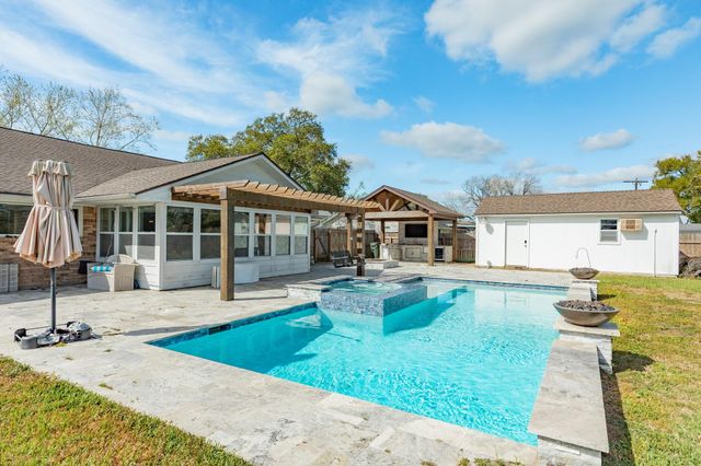 1100 Western Avenue, Angleton, TX 77515