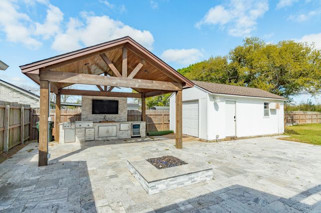 1100 Western Avenue, Angleton, TX 77515