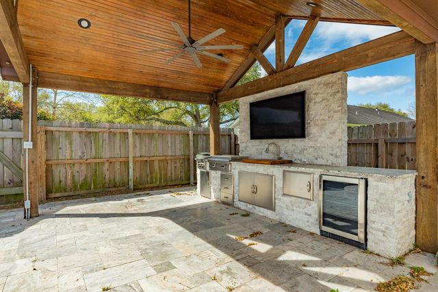 1100 Western Avenue, Angleton, TX 77515