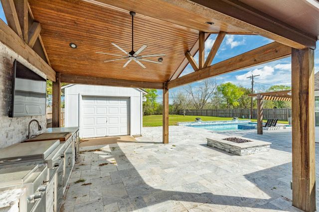 1100 Western Avenue, Angleton, TX 77515