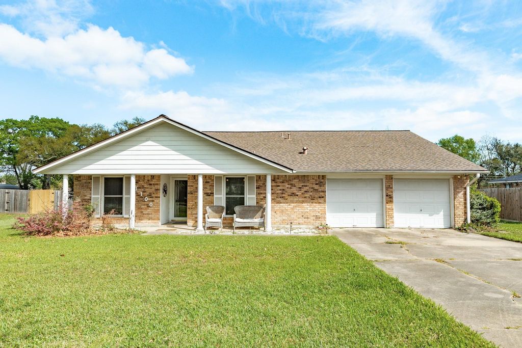 1100 Western Avenue, Angleton, TX 77515