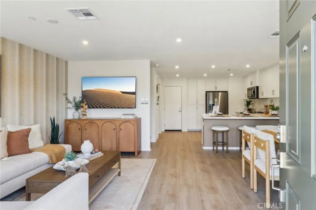 15587 April Dawn Way 3, Fontana, CA 92336