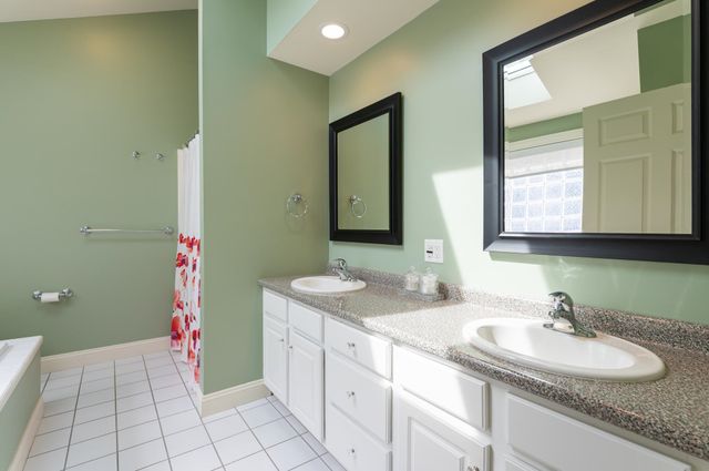 33 Hampton Meadows, Hampton, NH 03842