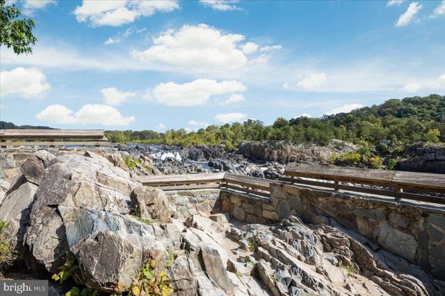532 WALKER RD, Great Falls, VA 22066