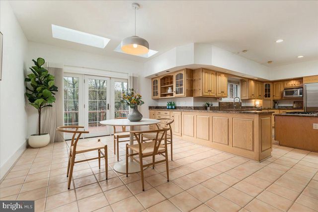 532 WALKER RD, Great Falls, VA 22066
