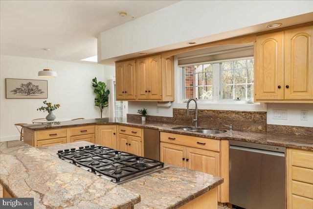 532 WALKER RD, Great Falls, VA 22066