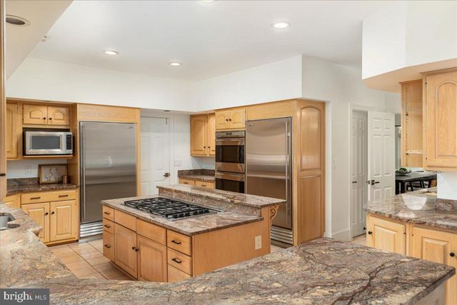532 WALKER RD, Great Falls, VA 22066