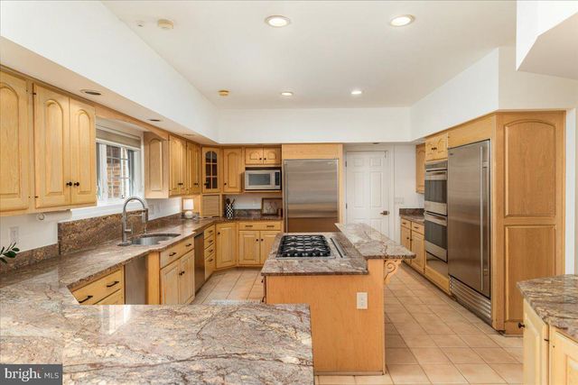 532 WALKER RD, Great Falls, VA 22066