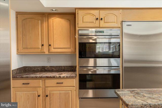 532 WALKER RD, Great Falls, VA 22066