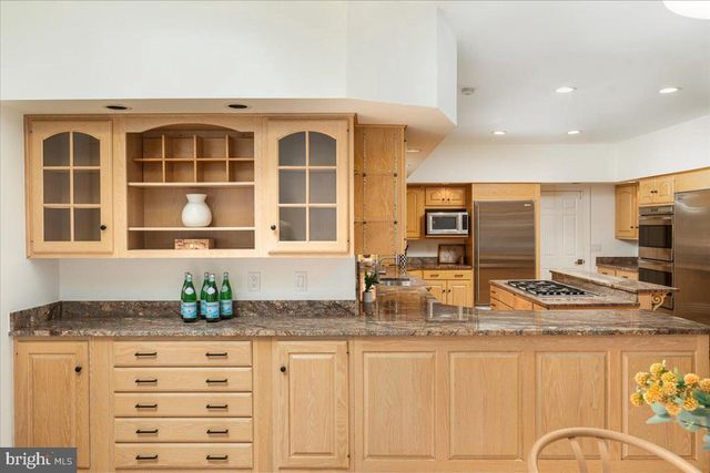 532 WALKER RD, Great Falls, VA 22066