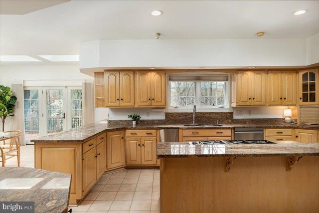 532 WALKER RD, Great Falls, VA 22066