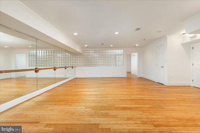 532 WALKER RD, Great Falls, VA 22066