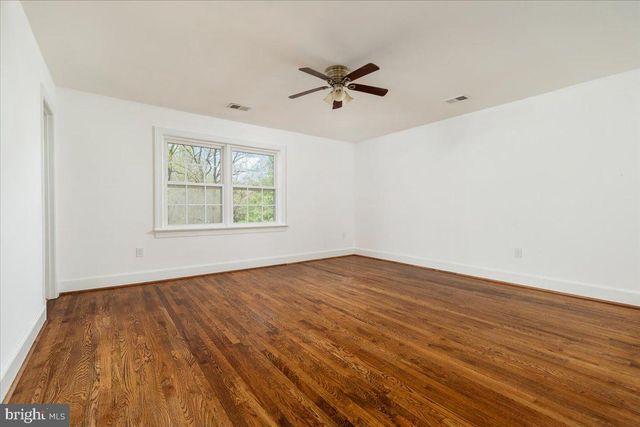532 WALKER RD, Great Falls, VA 22066