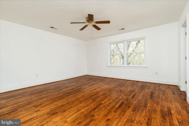 532 WALKER RD, Great Falls, VA 22066