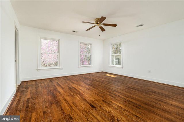 532 WALKER RD, Great Falls, VA 22066
