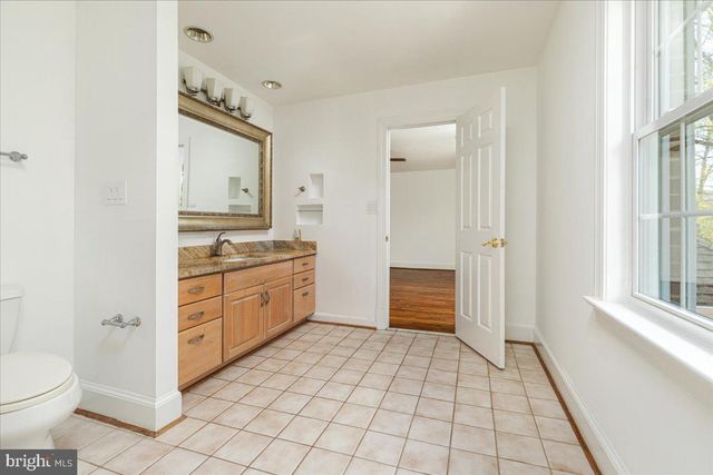 532 WALKER RD, Great Falls, VA 22066