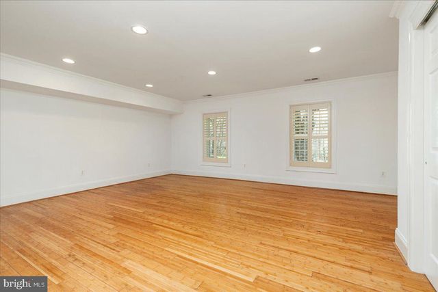532 WALKER RD, Great Falls, VA 22066