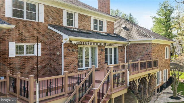 532 WALKER RD, Great Falls, VA 22066