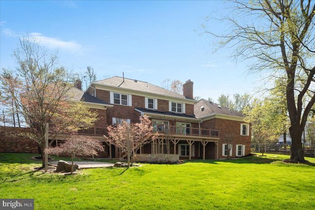 532 WALKER RD, Great Falls, VA 22066