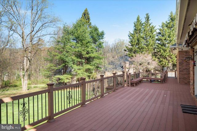 532 WALKER RD, Great Falls, VA 22066