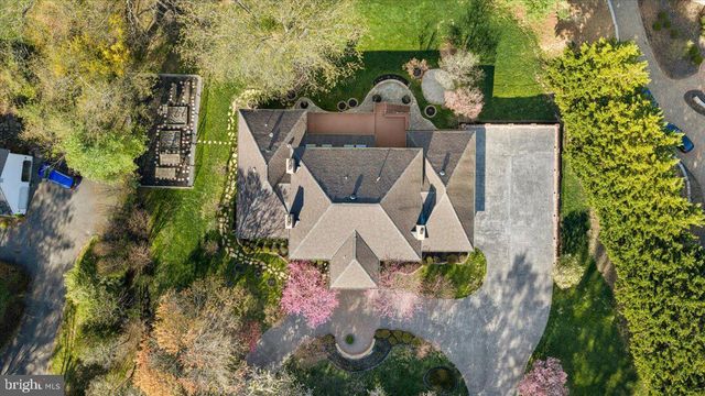 532 WALKER RD, Great Falls, VA 22066