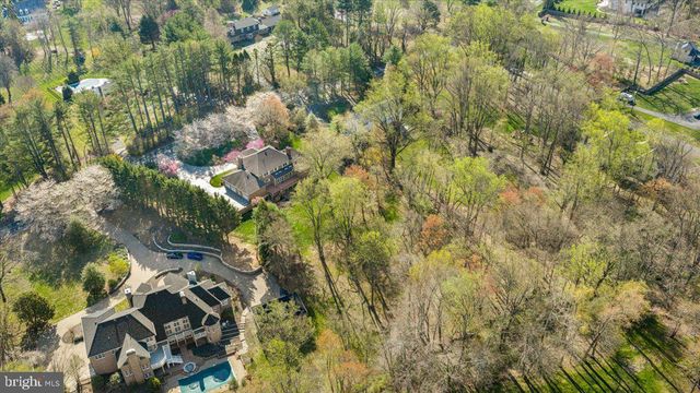 532 WALKER RD, Great Falls, VA 22066