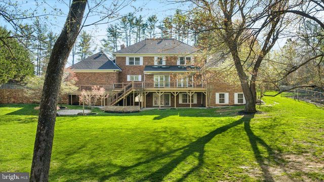 532 WALKER RD, Great Falls, VA 22066