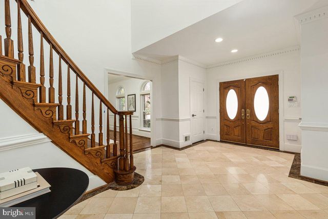 532 WALKER RD, Great Falls, VA 22066