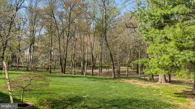532 WALKER RD, Great Falls, VA 22066
