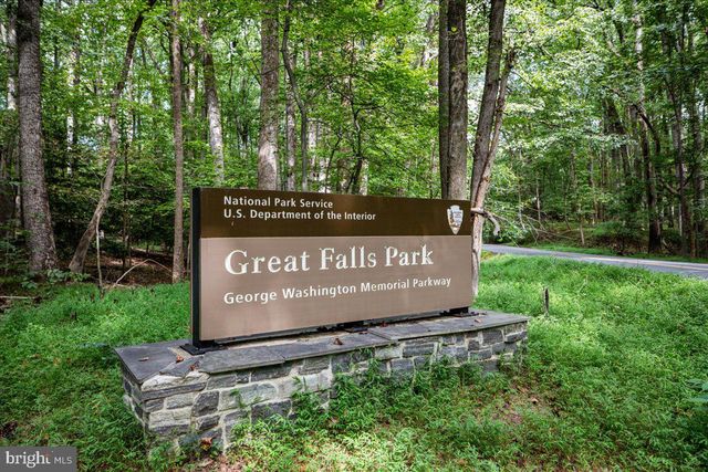 532 WALKER RD, Great Falls, VA 22066