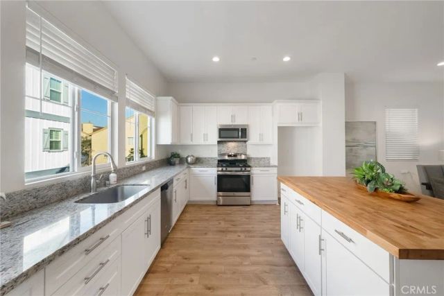 612 W Tribella Court, Santa Ana, CA 92703