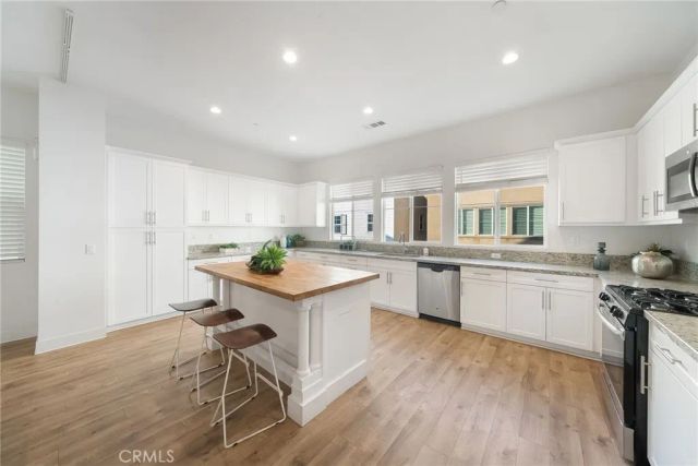 612 W Tribella Court, Santa Ana, CA 92703