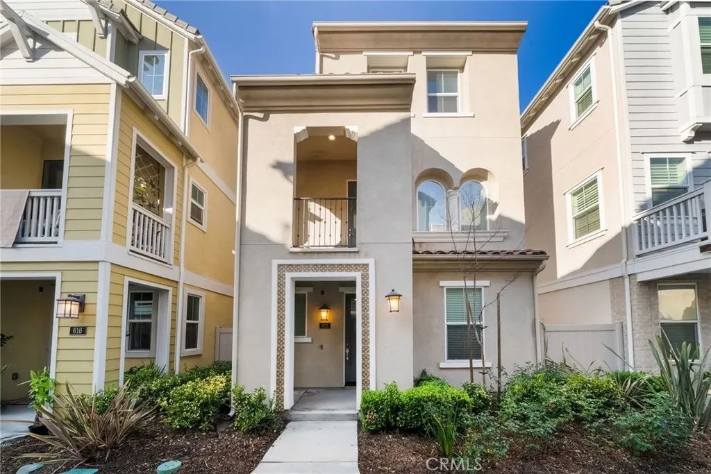 612 W Tribella Court, Santa Ana, CA 92703