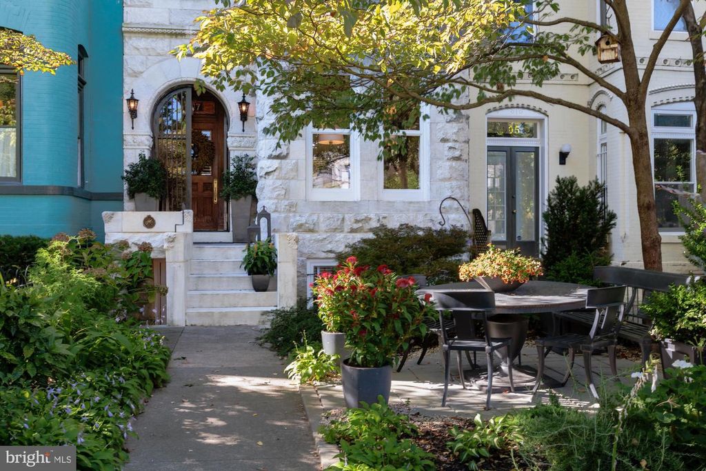 907 EAST CAPITOL ST SE, Washington, DC 20003